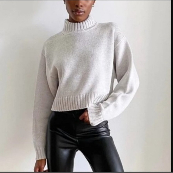 Like New! Aritzia Wilfred Free - Harper Cropped Sweater, Size Small - Picture 8 of 8